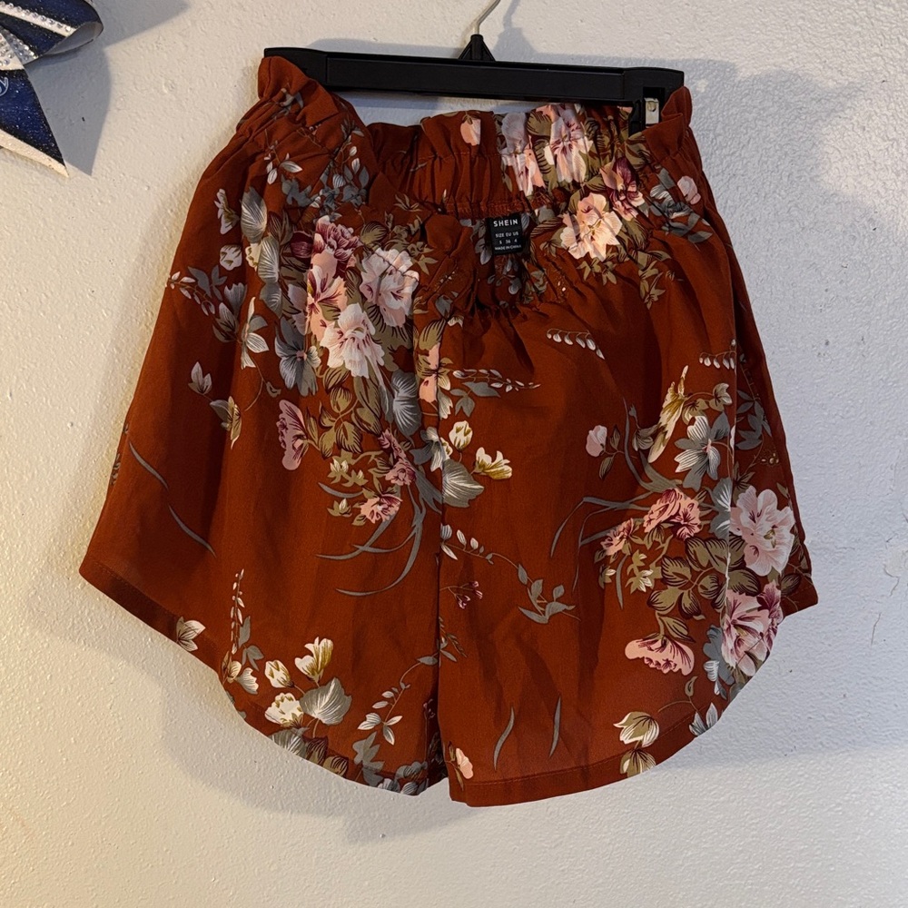SHEIN High Waist Floral Shorts in Brown